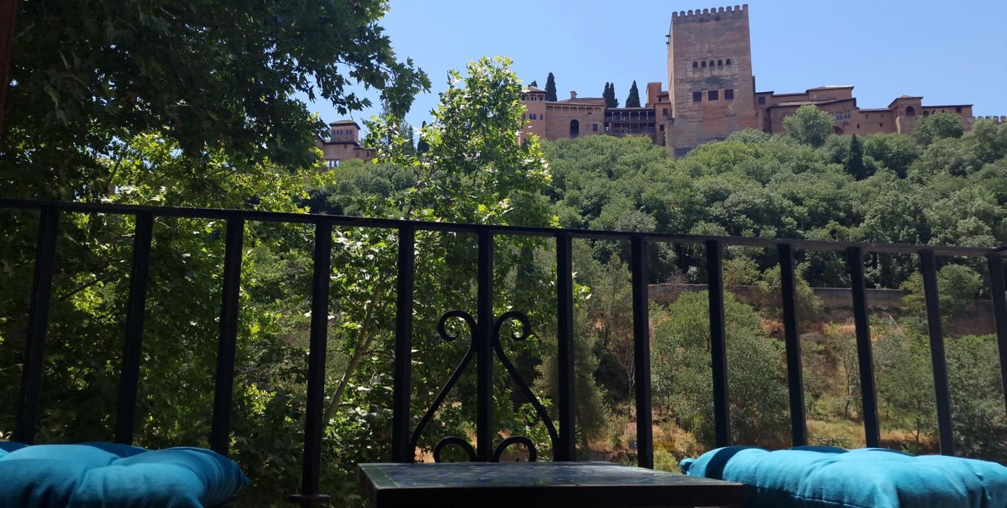 The Nasrid Palace From Your Bed ! グラナダ エクステリア 写真