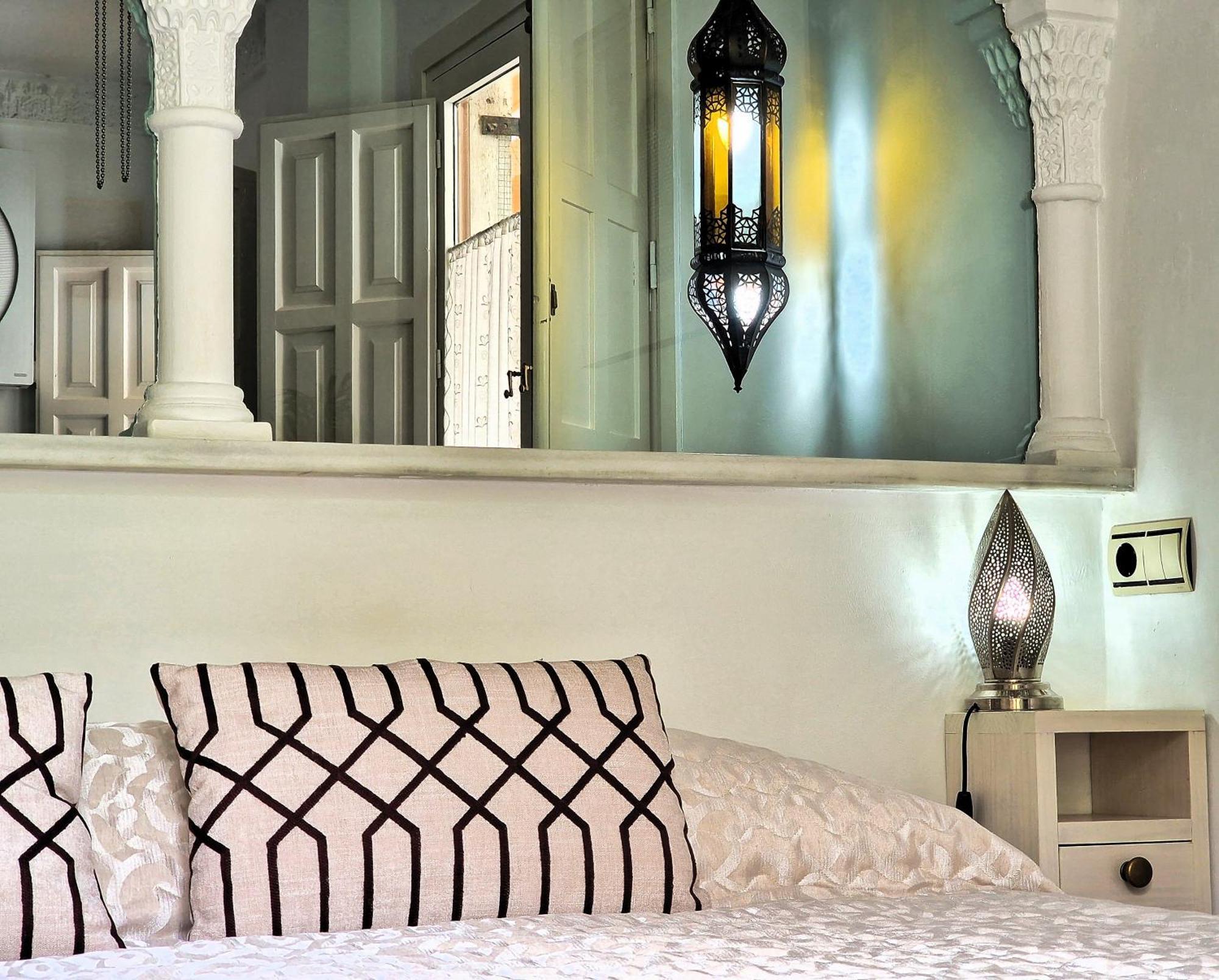 The Nasrid Palace From Your Bed ! グラナダ エクステリア 写真