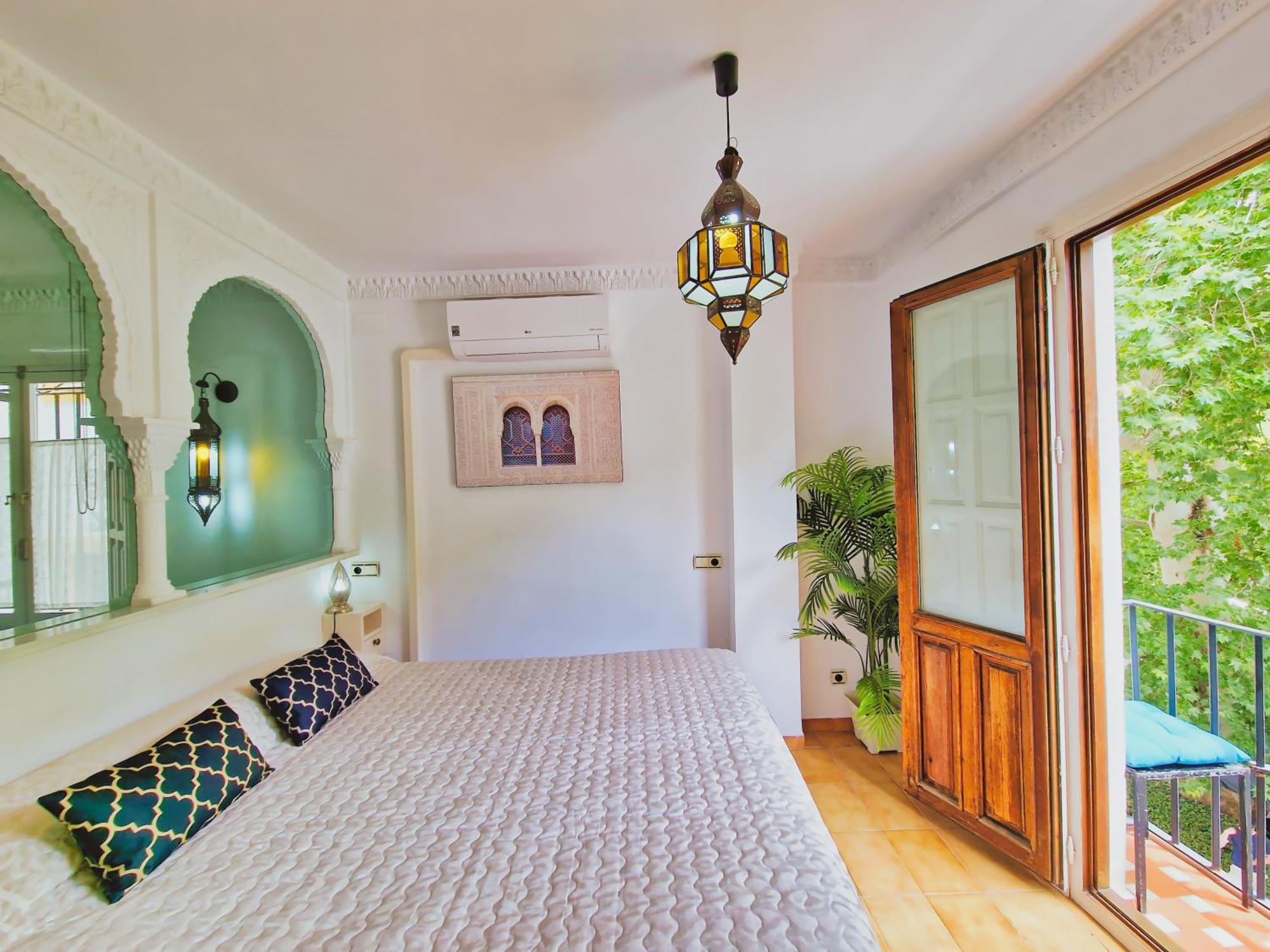 The Nasrid Palace From Your Bed ! グラナダ エクステリア 写真
