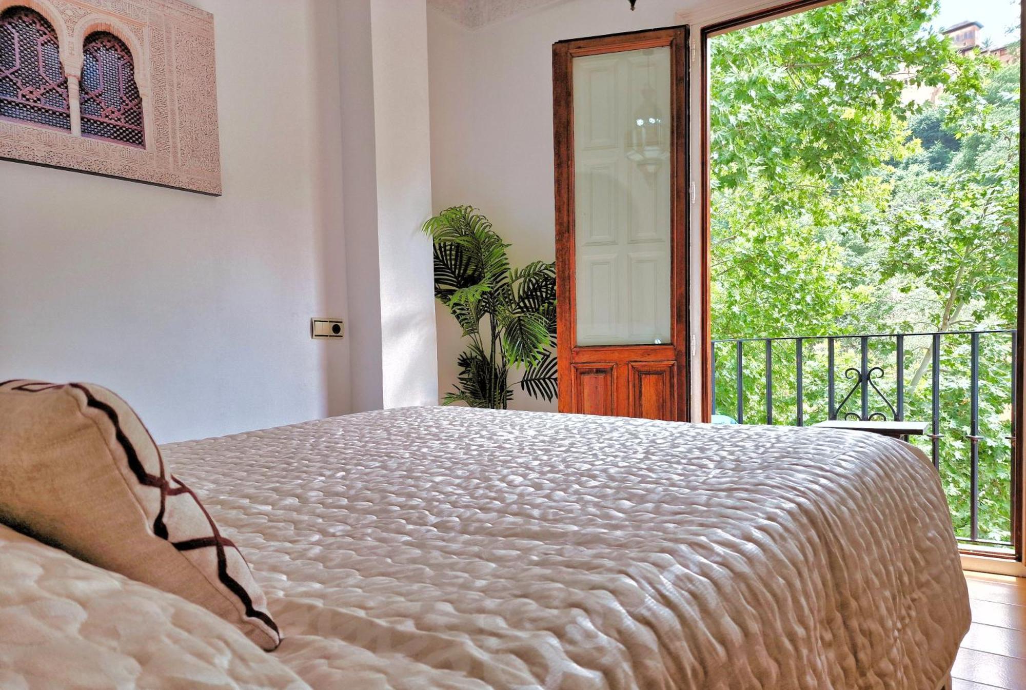 The Nasrid Palace From Your Bed ! グラナダ エクステリア 写真